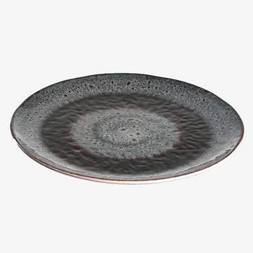 Tallerkenen fra Matera serien fra Leonardo passer til alle hjem og har et rustikt udseende.