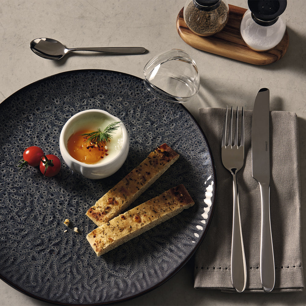 Middagtallerkenen fra Matera har en fed effekt i sin glassur som goer udseendet rustikt og moderne. 