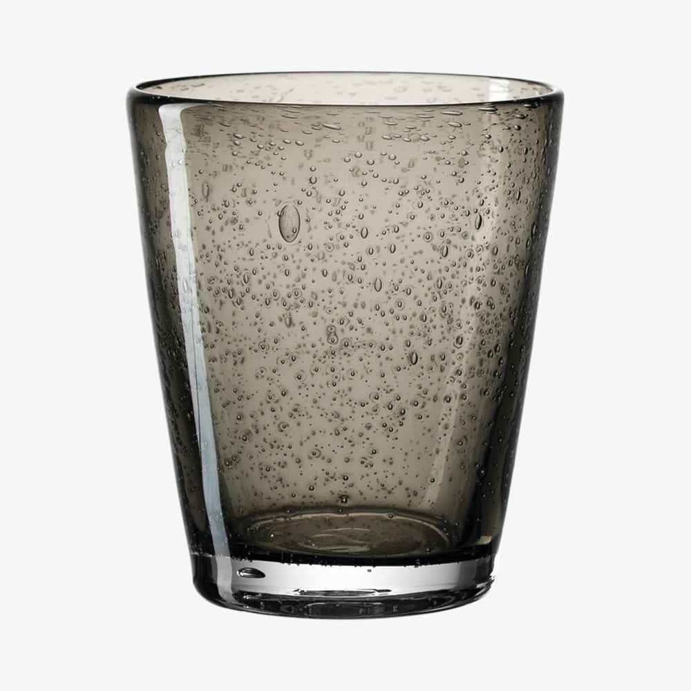 Haandlavede drikkeglas fra BURANO-serien faas i en moderne graabrun nuance. 